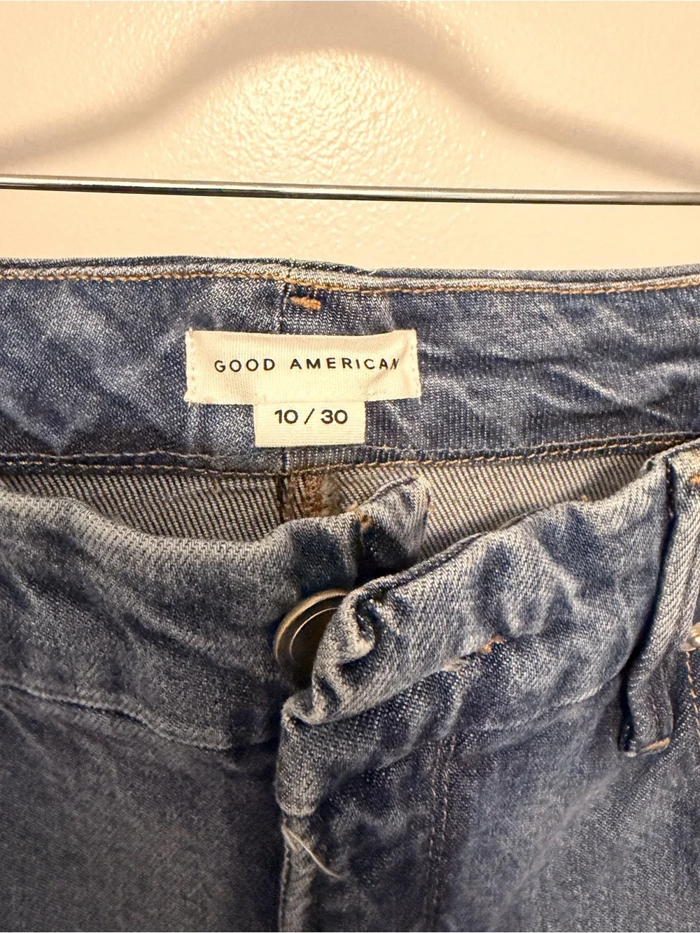 Good American Classic Straight-Leg Jeans in Medium Blue Wash